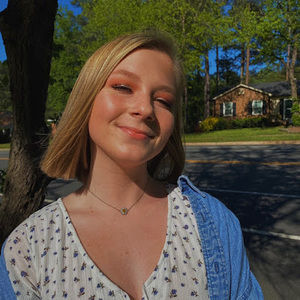 Meet your Posher, Alexis